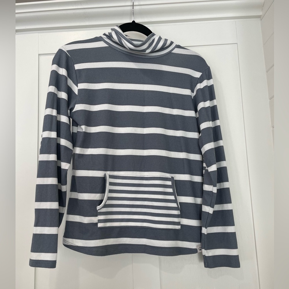 Bearpaw Turtleneck‎ Shirt Size S